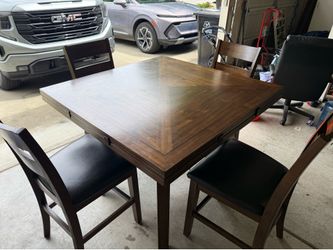 Very nice table with six chairs