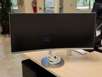 Used Samsung 34” C34J79wtn Thunderbolt Monitor