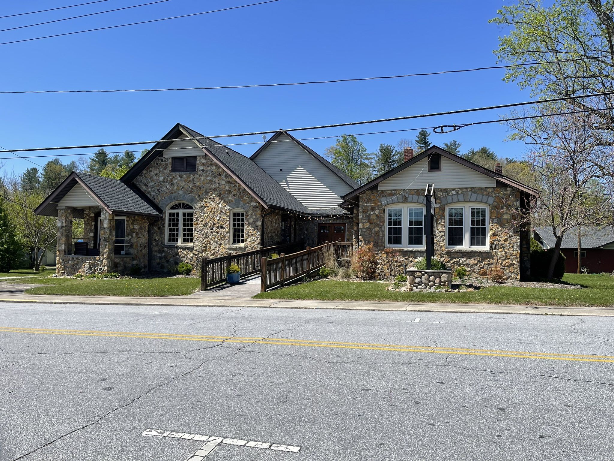 Hendersonville Theatre’s Yard Sale—Shop For A Cause!