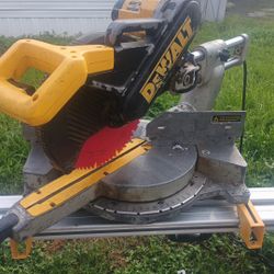 DeWalt Miter Sliding Saw 