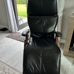 Zero Gravity Chair - Human Touch 