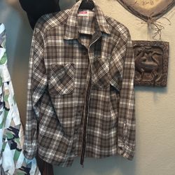 Wrangler Premium, Quality Men’s Flannel Shirt Size Medium Button Down Perfect Condition $5 Retails $ 28 New