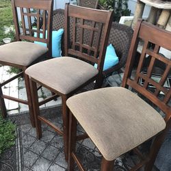.. 3 Bar Stools 