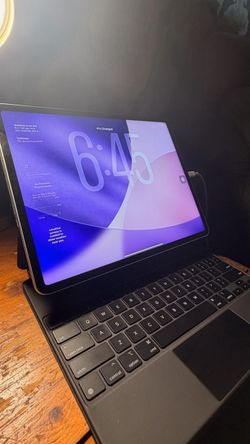 iPad Pro (12.9-inch) (6th generation)