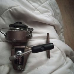 I Am Selling And old Fishing Reels 