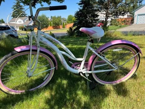 Schwinn Women's Lulu 26" Cruiser w/ Springer