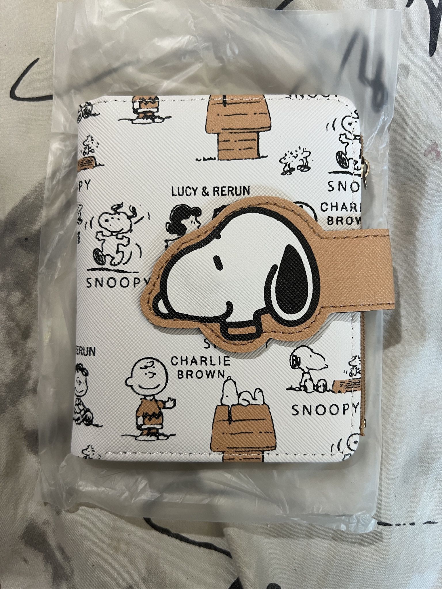 Snoopy Cartoon Wallet for Cash, ID and Cards, plus Zippered Coin Pocket - Cardholder - Regular Size Wallet - Snoopy - Cartoon