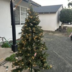 Pre-lit Christmas Tree 6ft