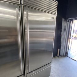 Sub Zero Built In Stainless Steel 30” Wide Refrigerator 