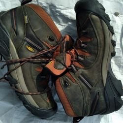 Keen Size 10 M New $75