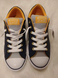 Converse all Star size 8.