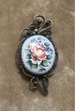 Vintage Russian filigree, porcelain and hand-painted brooch 2” in length