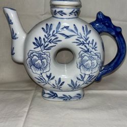 Vintage Blue & White Donut Teapot – Decorative Handle