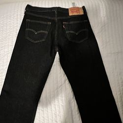 Black 501s levi’s 