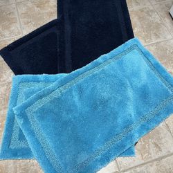 2 Sets Of Bathroom Rugs 