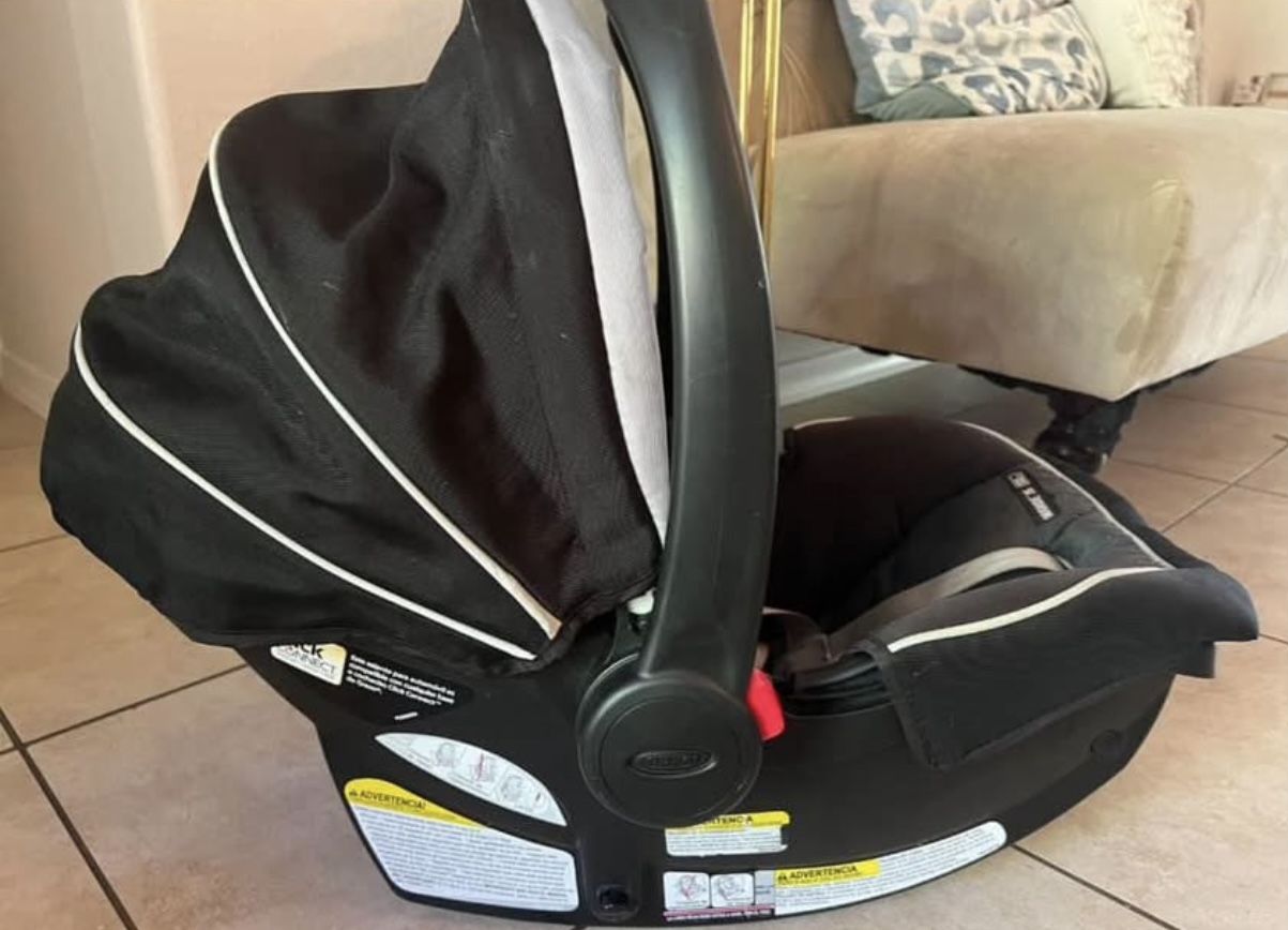 Graco Click Connect car Seat-free