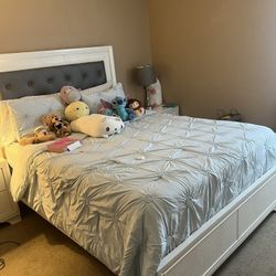 Queen Bedroom Set For Sale Two Nightstand, One Long Drawer, Headboard, And Footboard
