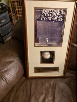 Willie Mayes signed baseball “the catch “framed shadowbox Limited edition, COA Willie Mayes signed baseball “the catch “framed shadowbox Limited editi