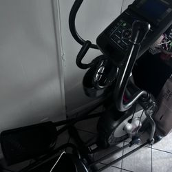 Schwinn 470 Elliptical exercising Machine