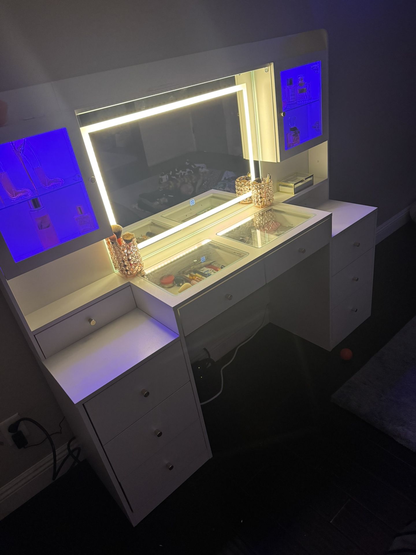 Makeup vanity