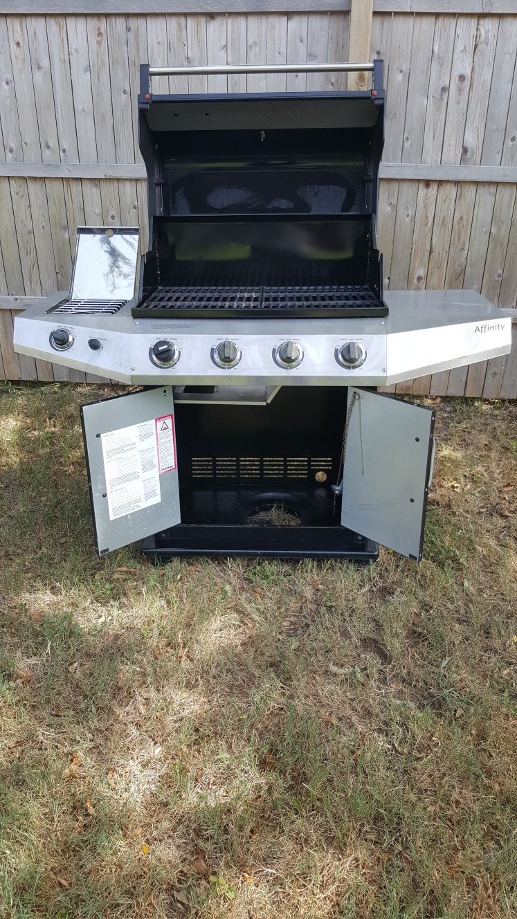 Ducane Affinity Gas Grill With Gas Tank Included For Sale