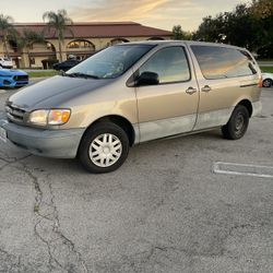 1999 Toyota Sienna