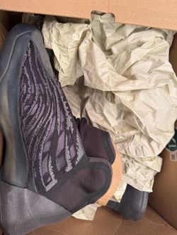 Adidas Yeezy Quantum Sneakers (8)