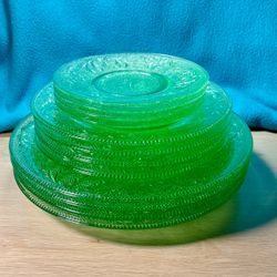 Tiara Exclusive Chantilly Green Glass Plates Set