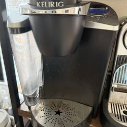Keurig with ~60 K-cups and pod drawer