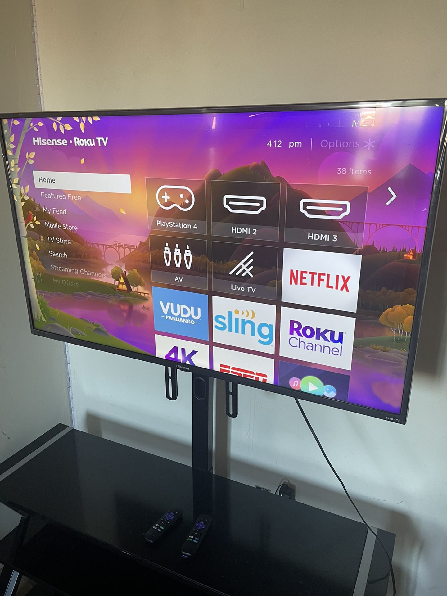 Hisense 50 in Roku TV With Tv Stand And 2 Remotes