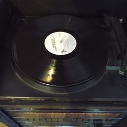 Vintage Stereo System With Speakers