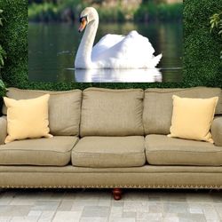 (Free Delivery 🚚) United Furniture Olive Couch