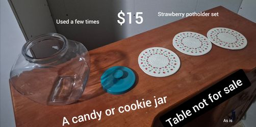 Candy jar oven mits strawberry