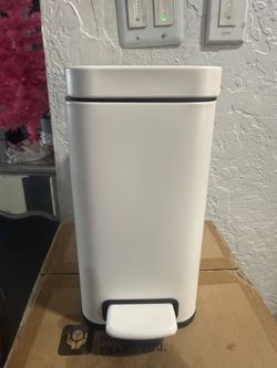 White Step Pedal Trash Can