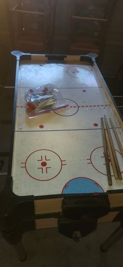 Air hockey / foosball Game table