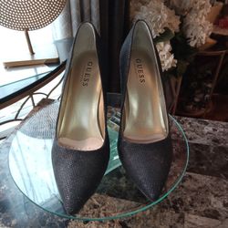 GUESS HEELS SIZE 7.5 GREAT CONDITION, SPARKLE AND GOLD GILDED HEEL ACCENT. 