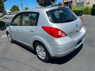 2012 Nissan versa