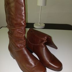 BROWN LEATHER BOOTS  WOMAN'S SIZE 8