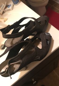 Worthington ladies shoes. High hills, new, brown leather.