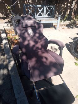 * FREE GT Racer Gaming Chair*NEEDS REPÀIR* FREE