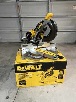 Like new DEWALT 15 Amp Corded 12 in. Double Bevel Sliding Compound Miter Saw with XPS technology, Blade Wrench and Material Clamp