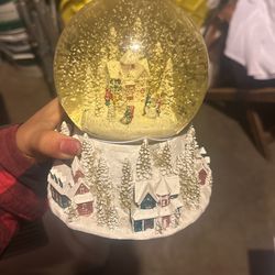 Christmas Snow Globe 