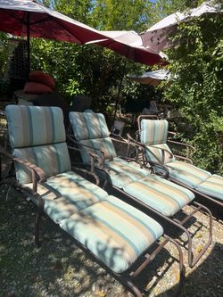 Bed for pool patio with cushions good condition