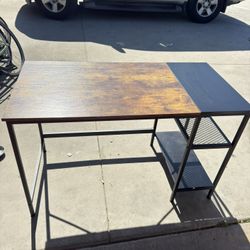Desk with shelves 