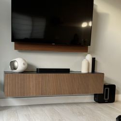  65-inch Samsung Smart 4K UHD LED TV 