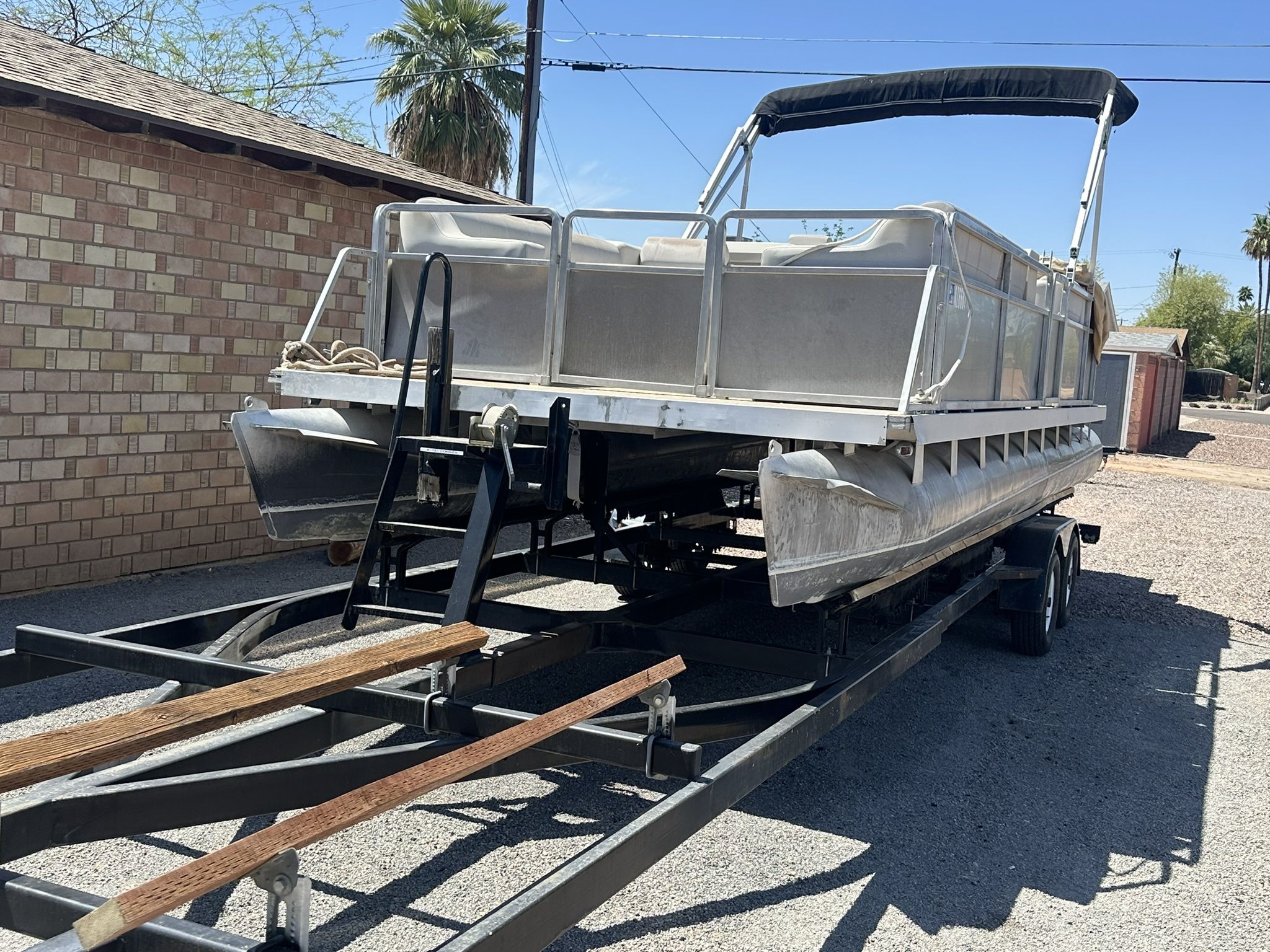 Pontoon Boat 115 4 Stroke OB 