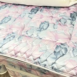 King Size Mattress And Box Spring . Metal Frame 