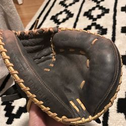 Under Armor catchers glove 