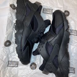 Black Nike Women Size 8