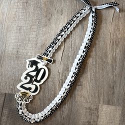 Graduation Lei 🖤🤍